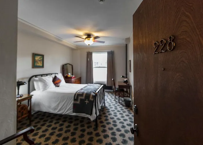 Congress Hotel 3*