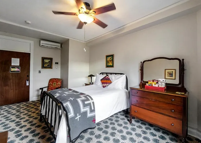 Congress Hotel 3*